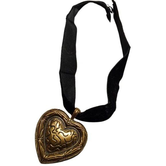 Handmade Velvet Choker Necklace Huge Heart Statement Pendant Gold Tone SZ Small - Picture 2 of 6